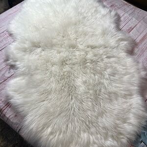 Fluffy White Faux Fur Rug 55 x 33 inches